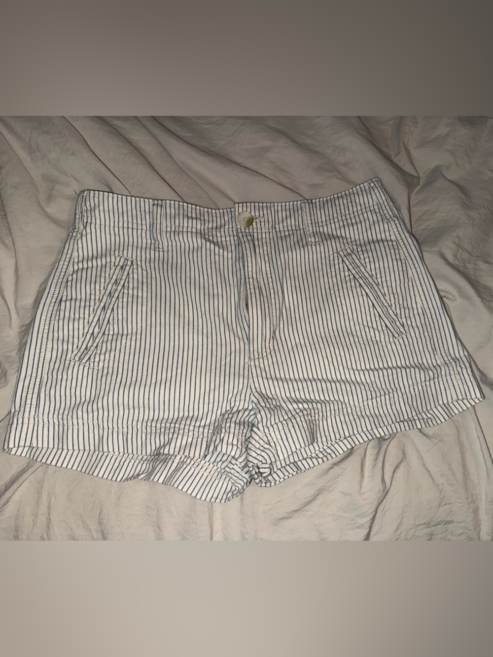 American Eagle White and Navy Striped Women’s Shorts